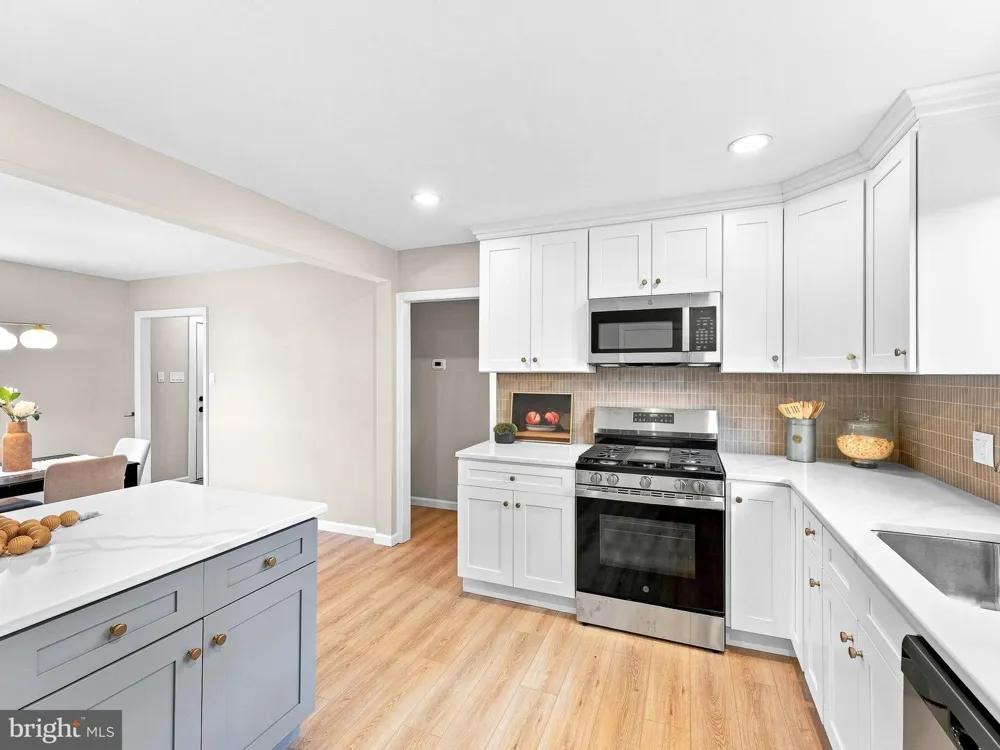 106 LAKESIDE DRIVE Glassboro, NJ 08028