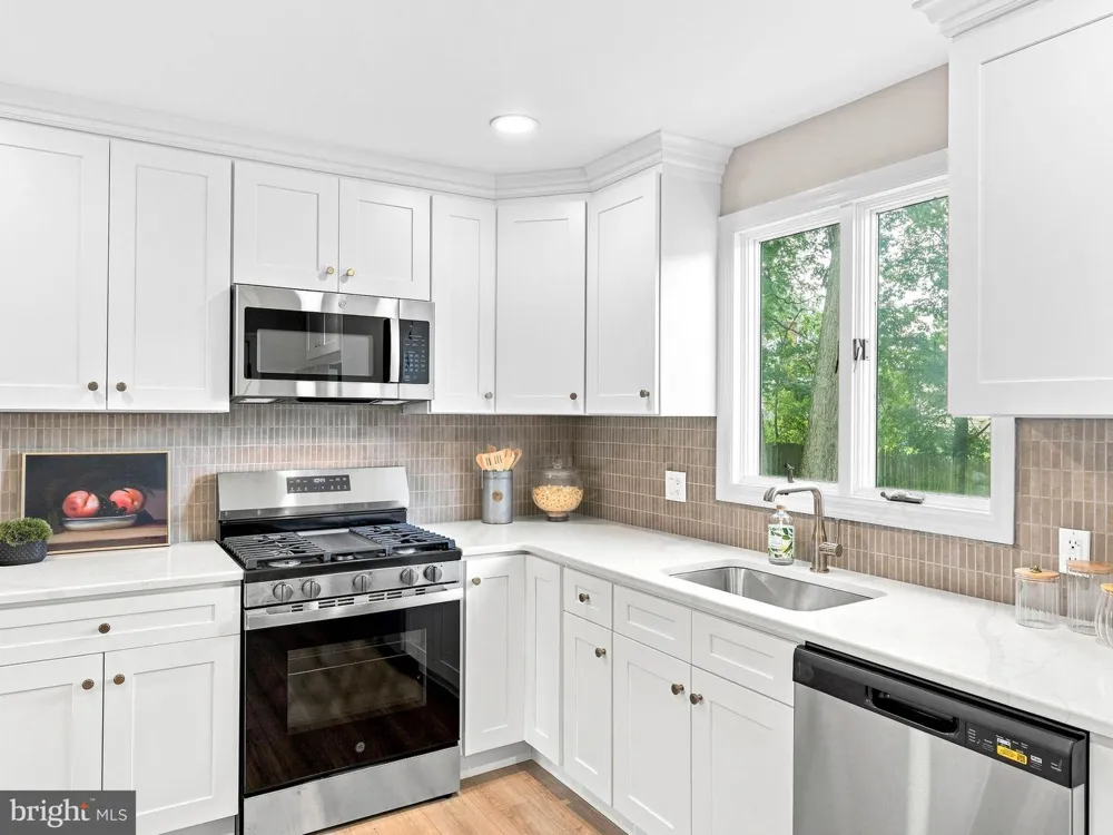 106 LAKESIDE DRIVE Glassboro, NJ 08028