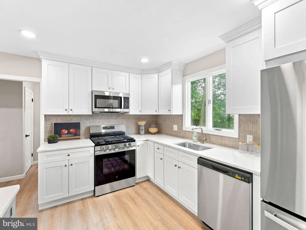 106 LAKESIDE DRIVE Glassboro, NJ 08028
