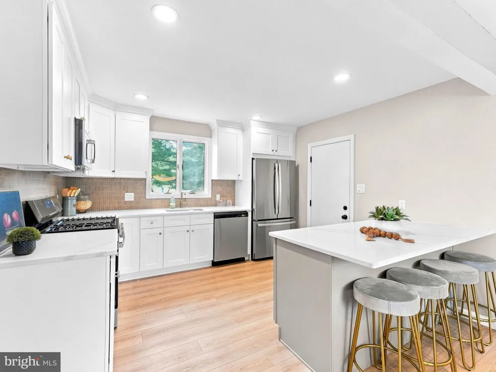 106 LAKESIDE DRIVE Glassboro, NJ 08028