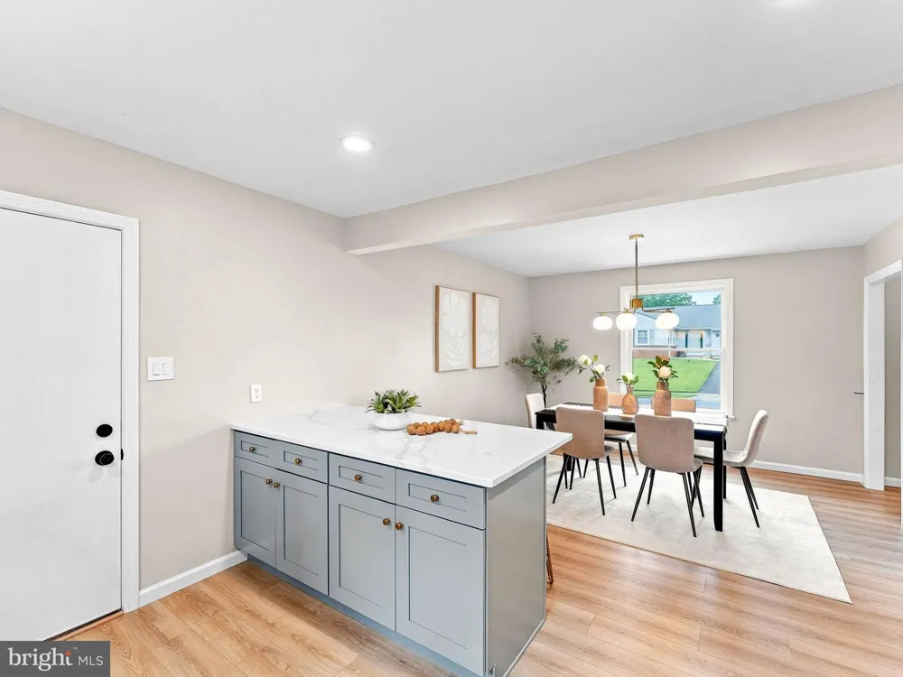 106 LAKESIDE DRIVE Glassboro, NJ 08028