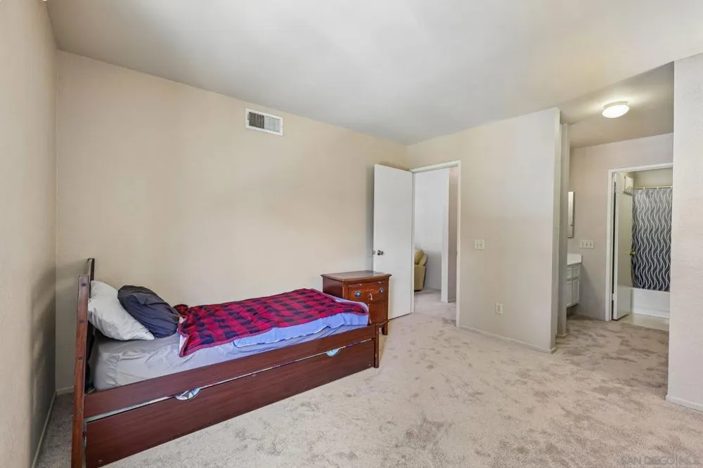 8512 Summerdale #34 San Diego, CA 92126