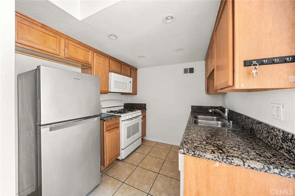 1327 Massachusetts #205 Riverside, CA 92507