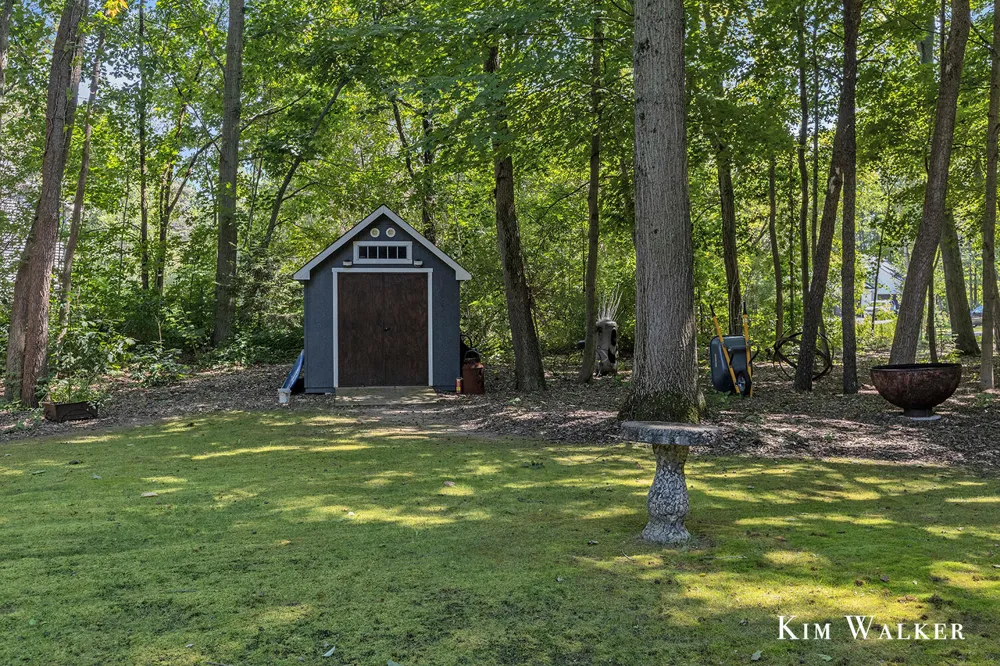 5813 Hunters Ridge Manlius Township, MI 49408
