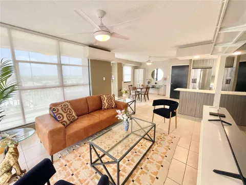 Cond. Castillo del Mar AVE. ISLA VERDE #501