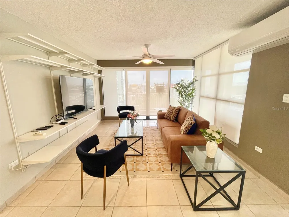 Cond. Castillo del Mar AVE. ISLA VERDE #501 Carolina, PR 00979