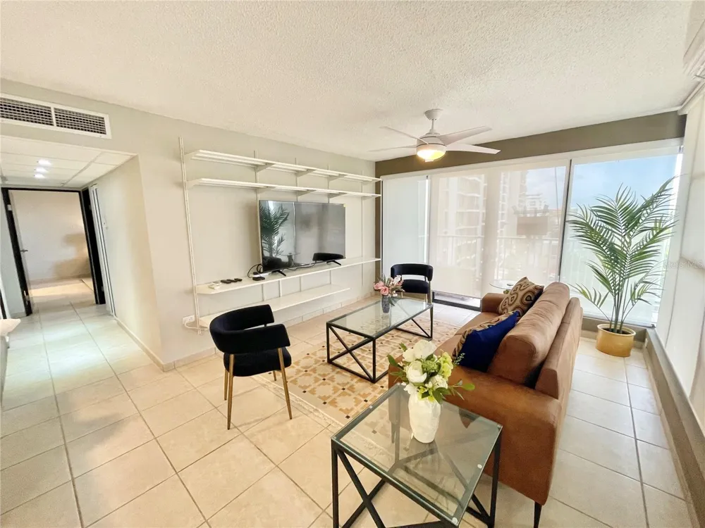 Cond. Castillo del Mar AVE. ISLA VERDE #501 Carolina, PR 00979