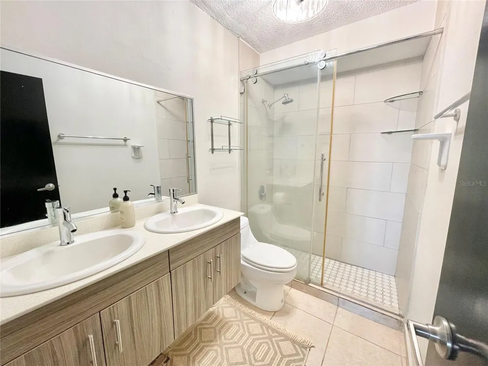 Cond. Castillo del Mar AVE. ISLA VERDE #501 Carolina, PR 00979