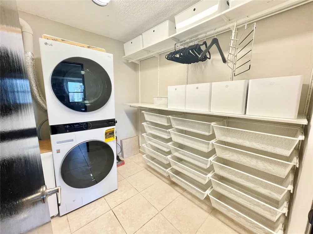 Cond. Castillo del Mar AVE. ISLA VERDE #501 Carolina, PR 00979