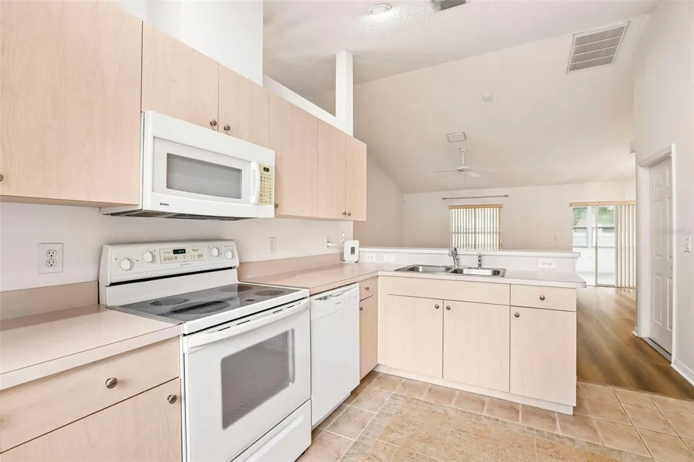 512 ATWOOD AVENUE St Petersburg, FL 33702