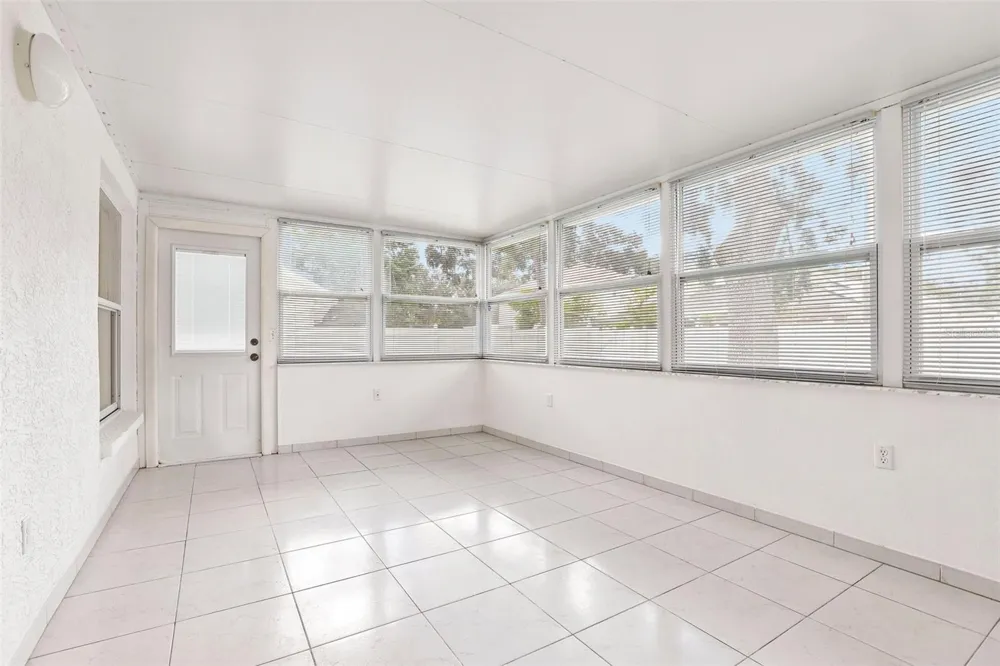 512 ATWOOD AVENUE St Petersburg, FL 33702