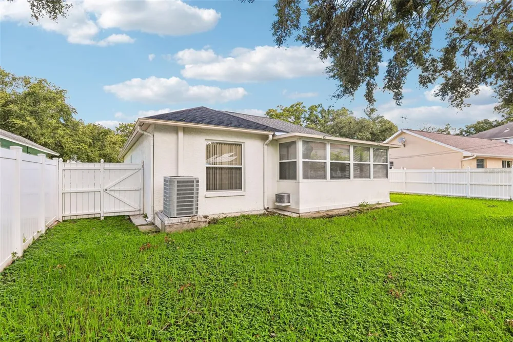512 ATWOOD AVENUE St Petersburg, FL 33702