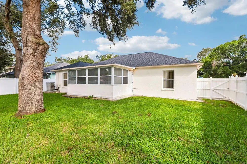 512 ATWOOD AVENUE St Petersburg, FL 33702