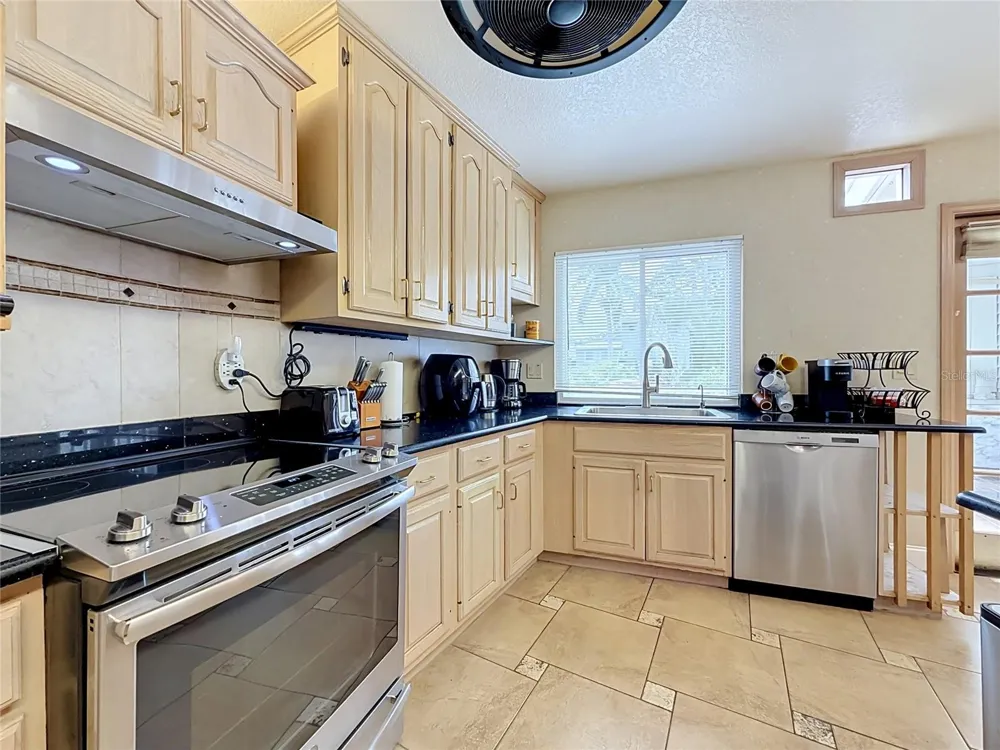 7542 HARBOR VIEW WAY Seminole, FL 33776