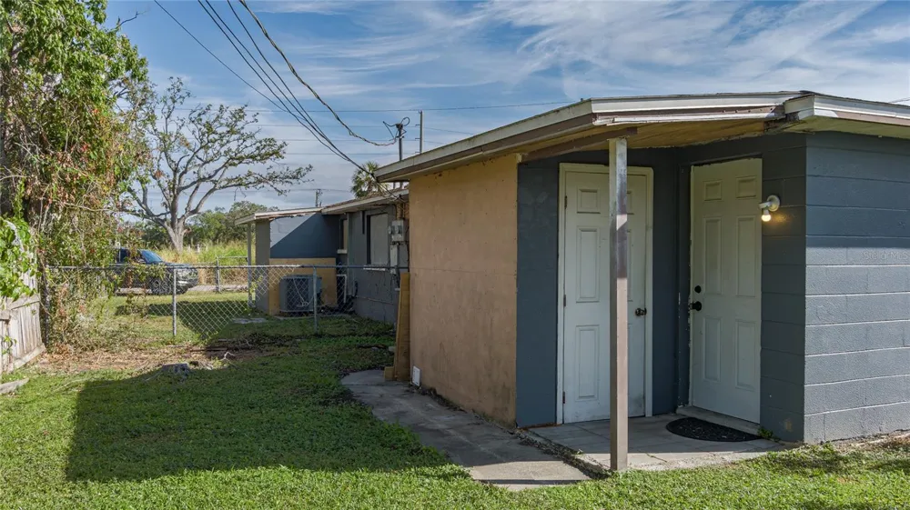 1324 59TH AVENUE E Bradenton, FL 34203