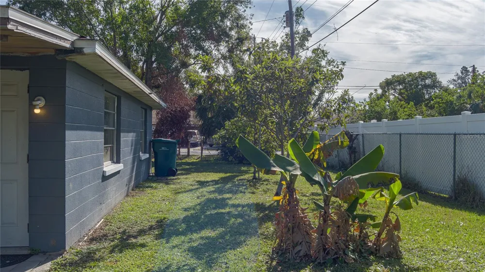 1324 59TH AVENUE E Bradenton, FL 34203