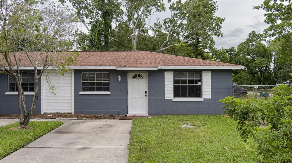 1324 59TH AVENUE E Bradenton, FL 34203