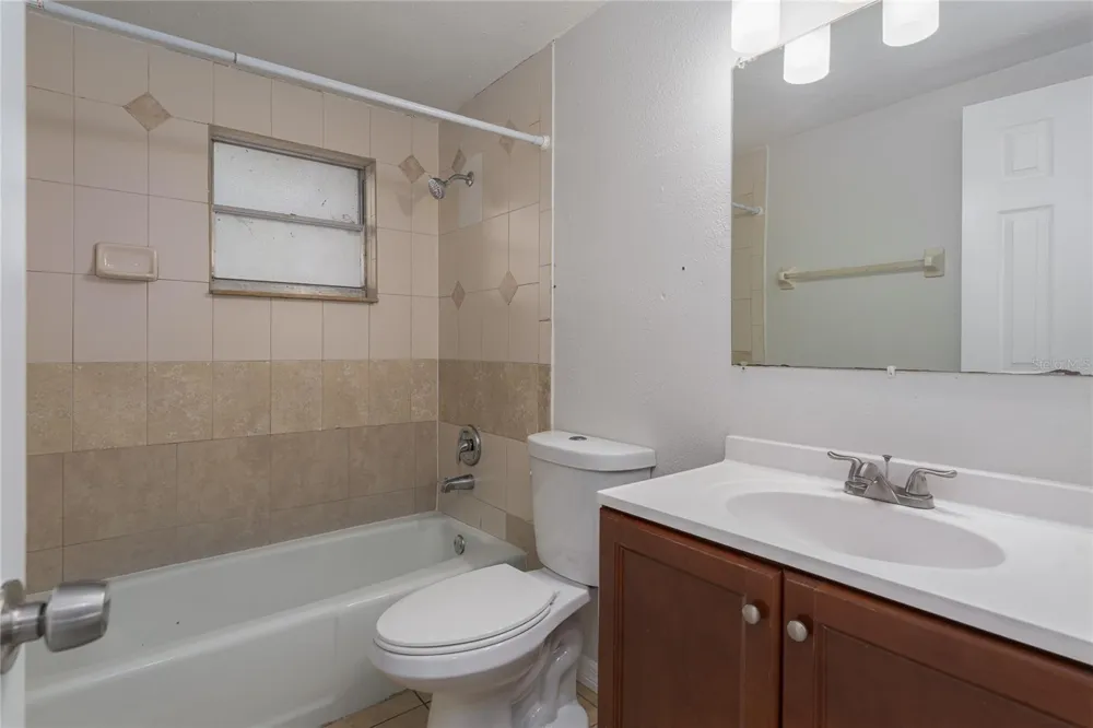 1324 59TH AVENUE E Bradenton, FL 34203