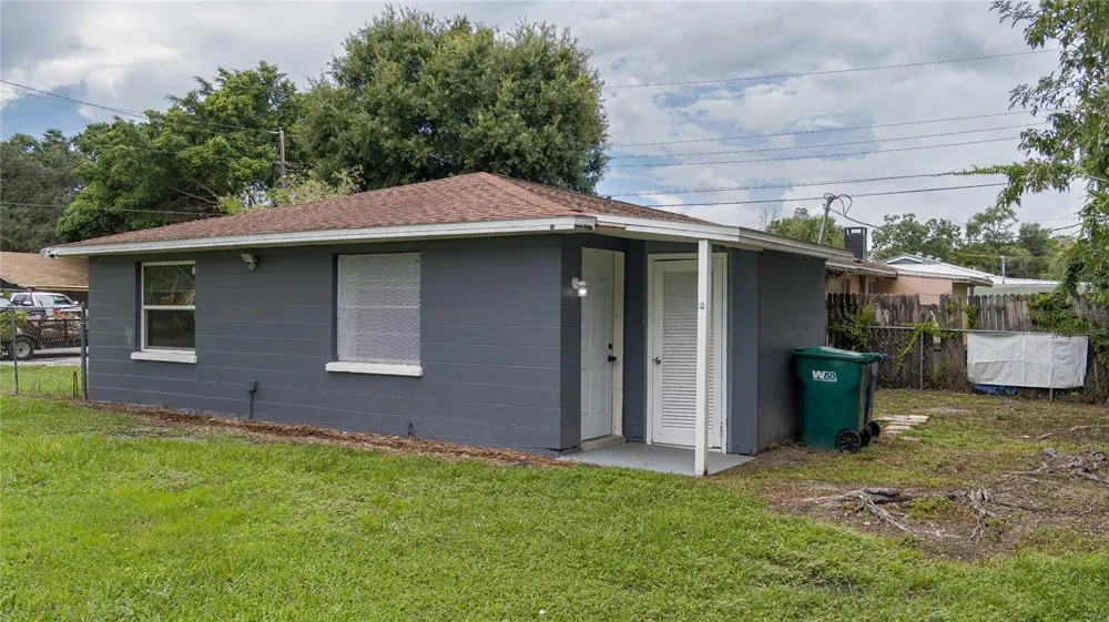 1324 59TH AVENUE E Bradenton, FL 34203
