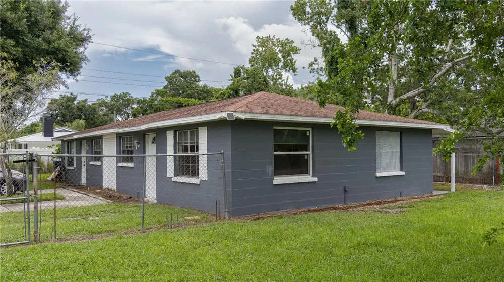1324 59TH AVENUE E Bradenton, FL 34203