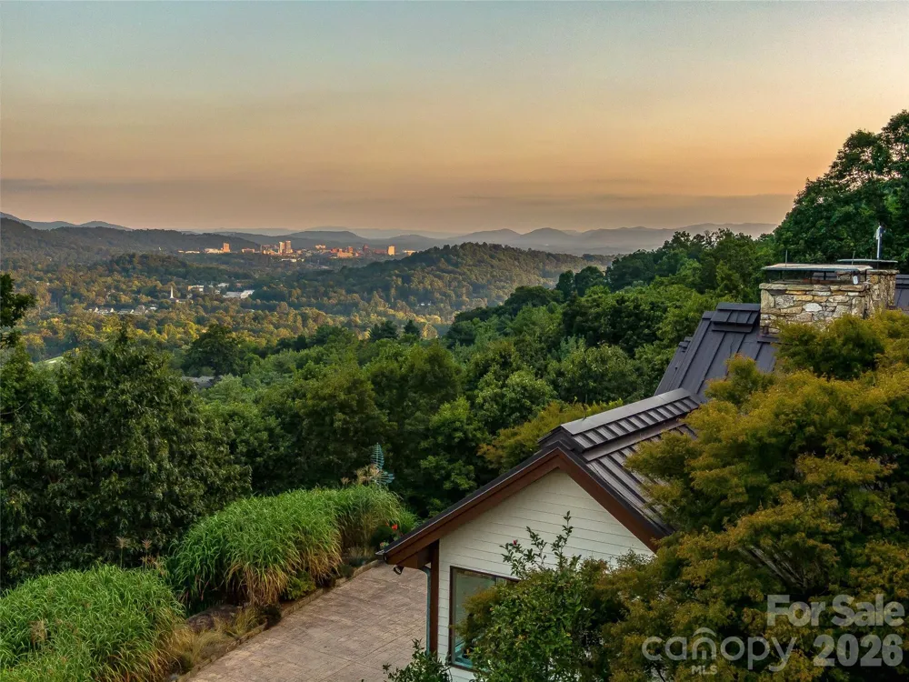 10 Beaverbrook Court Asheville, NC 28804