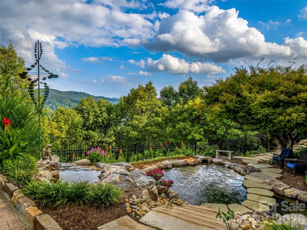 10 Beaverbrook Court Asheville, NC 28804