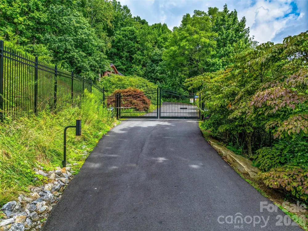 10 Beaverbrook Court Asheville, NC 28804