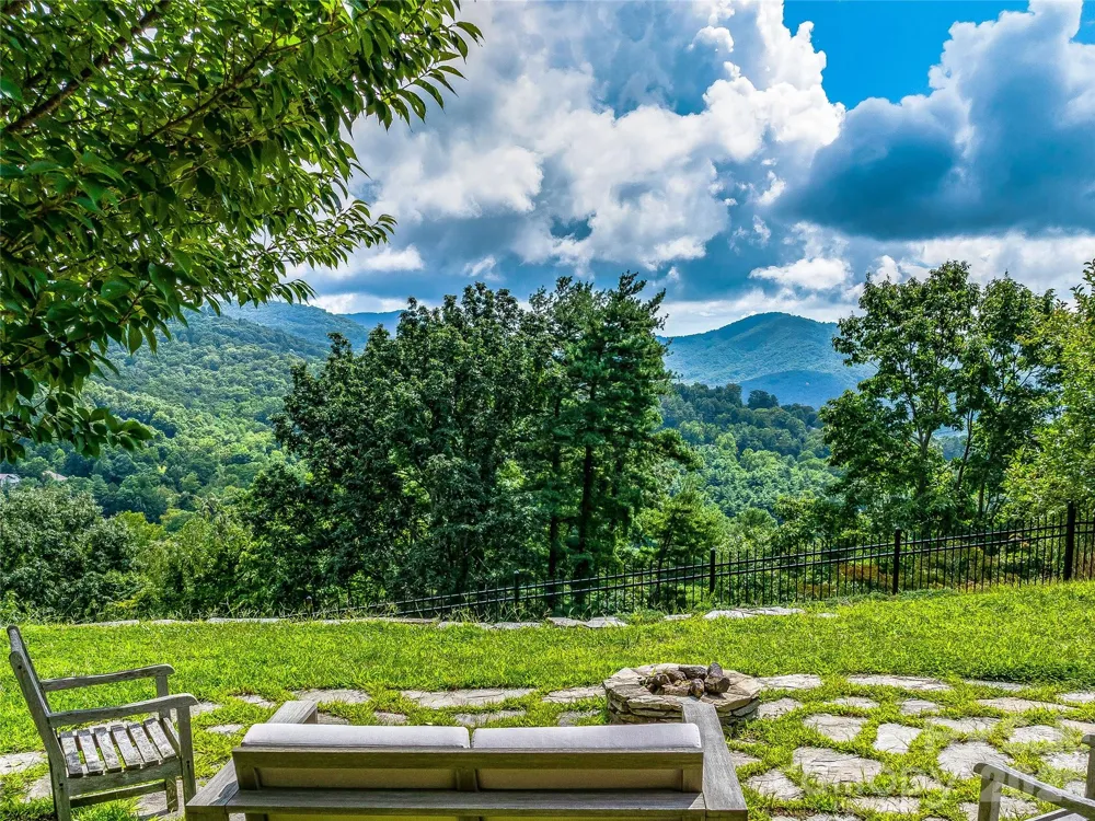 10 Beaverbrook Court Asheville, NC 28804