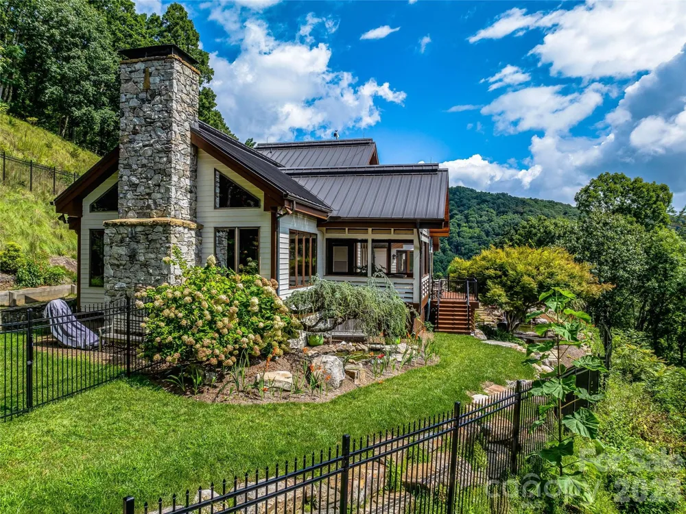 10 Beaverbrook Court Asheville, NC 28804