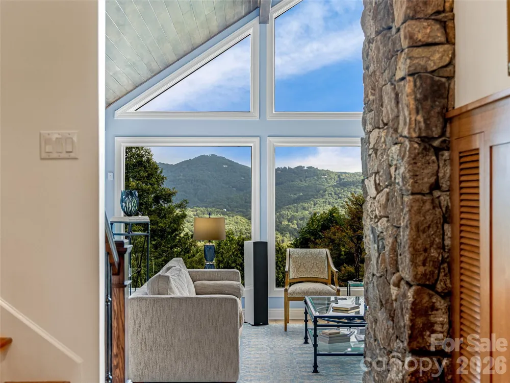 10 Beaverbrook Court Asheville, NC 28804