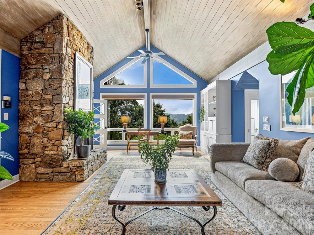 10 Beaverbrook Court Asheville, NC 28804