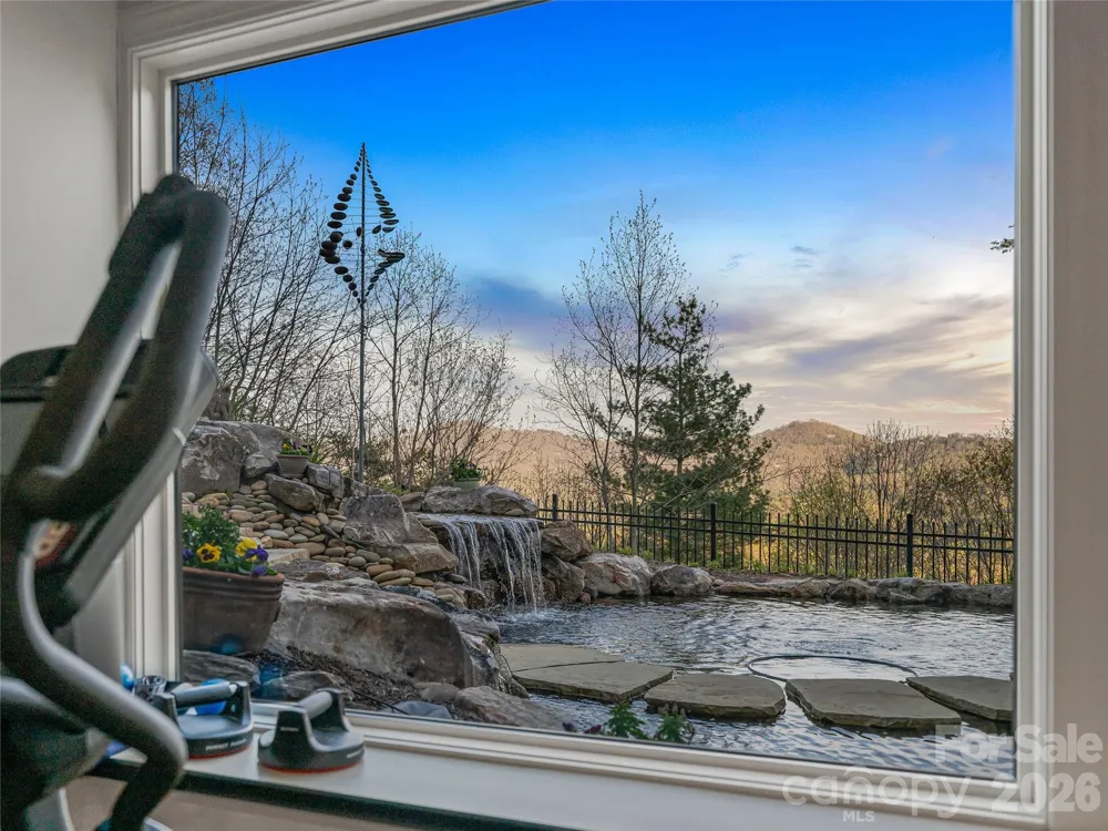 10 Beaverbrook Court Asheville, NC 28804