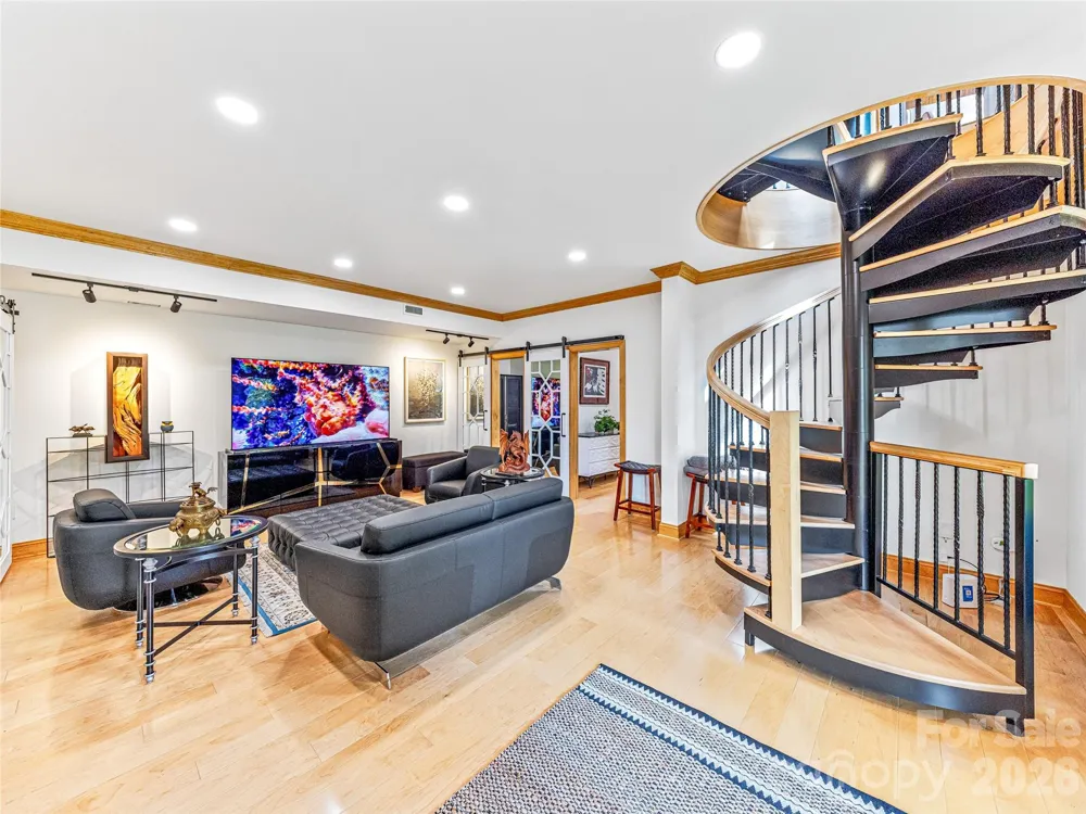 10 Beaverbrook Court Asheville, NC 28804