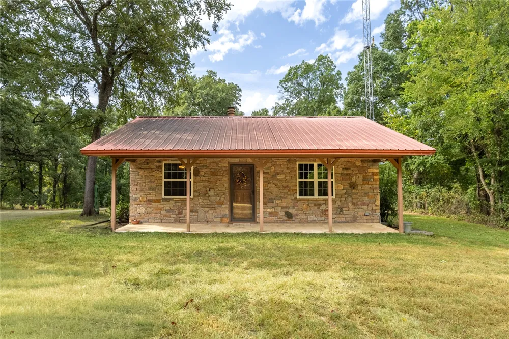 1966 C R 2980 Windom, TX 75492