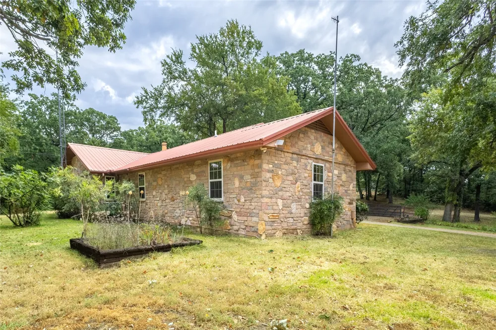 1966 C R 2980 Windom, TX 75492