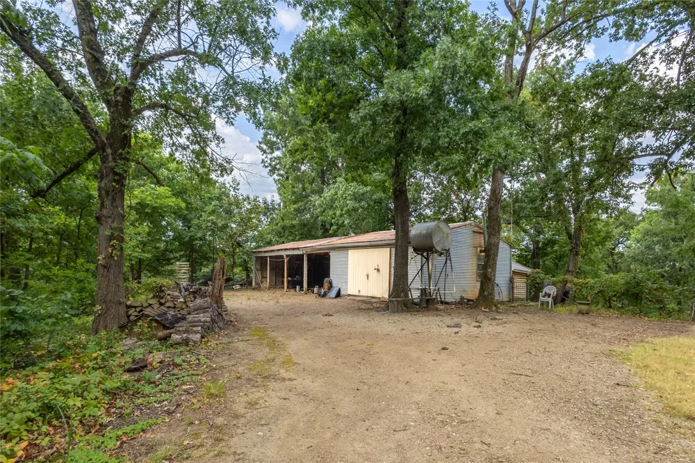 1966 C R 2980 Windom, TX 75492