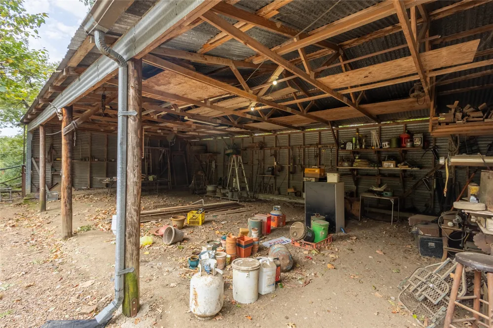 1966 C R 2980 Windom, TX 75492