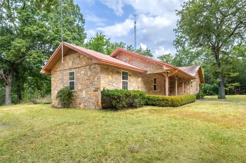 1966 C R 2980 Windom, TX 75492