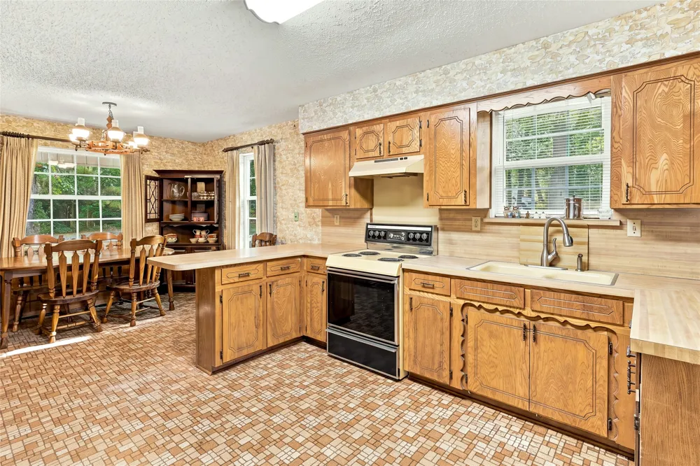 1966 C R 2980 Windom, TX 75492