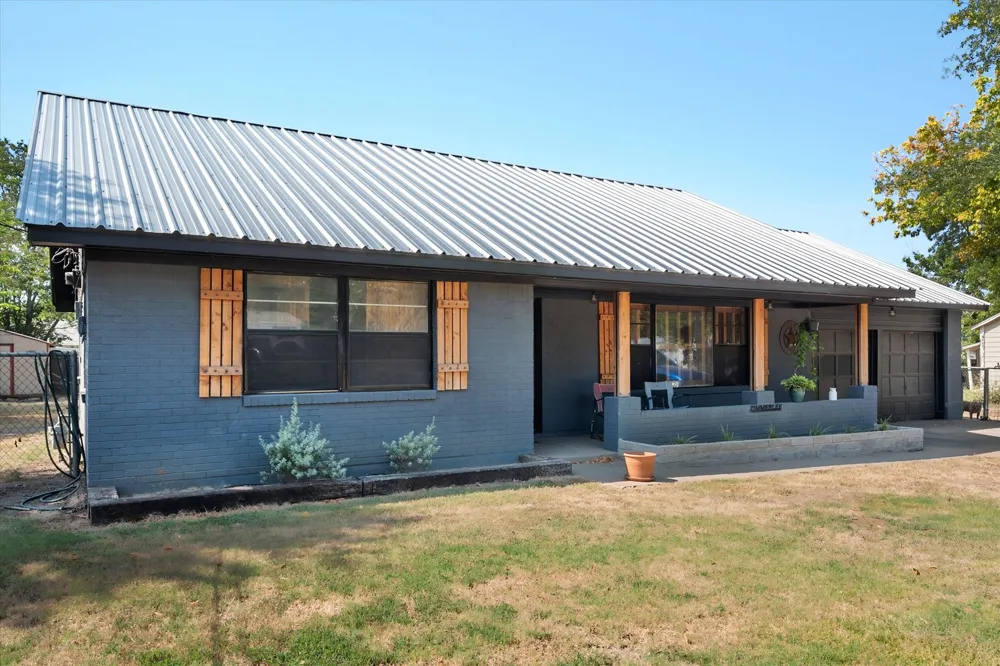 427 E Bradley Street Fairfield, TX 75840