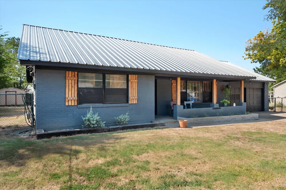 427 E Bradley Street Fairfield, TX 75840