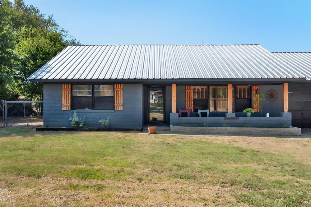 427 E Bradley Street Fairfield, TX 75840