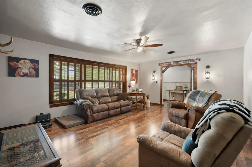 427 E Bradley Street Fairfield, TX 75840