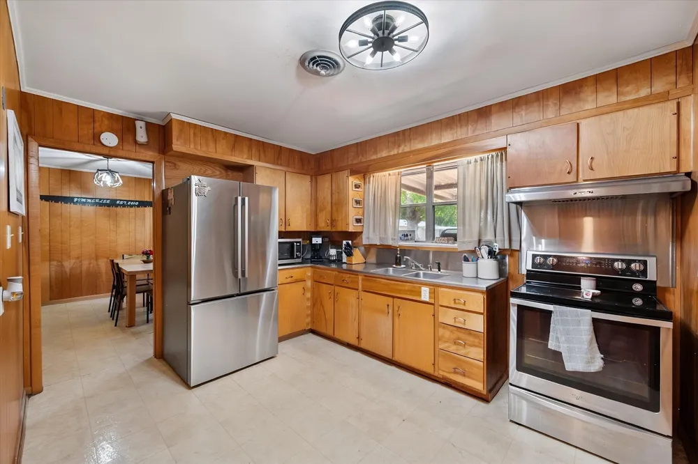 427 E Bradley Street Fairfield, TX 75840