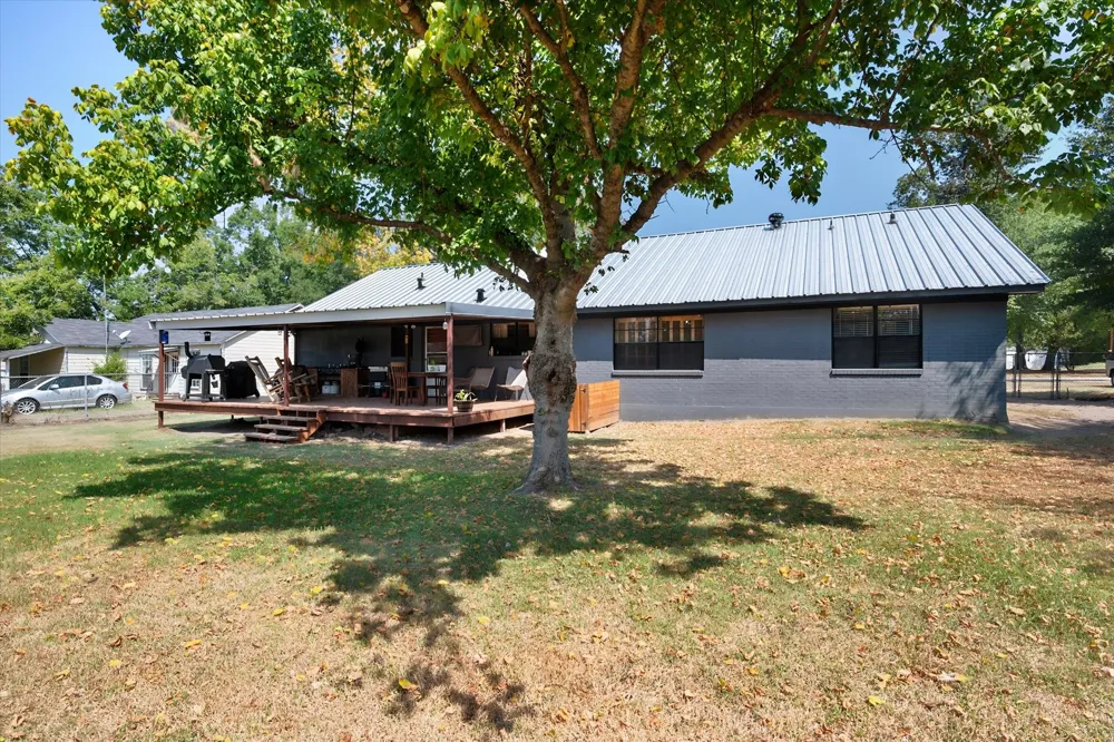 427 E Bradley Street Fairfield, TX 75840