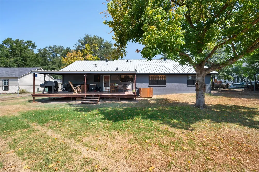 427 E Bradley Street Fairfield, TX 75840