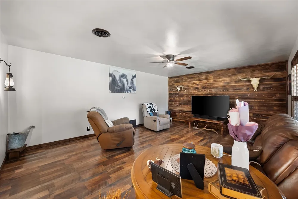 427 E Bradley Street Fairfield, TX 75840