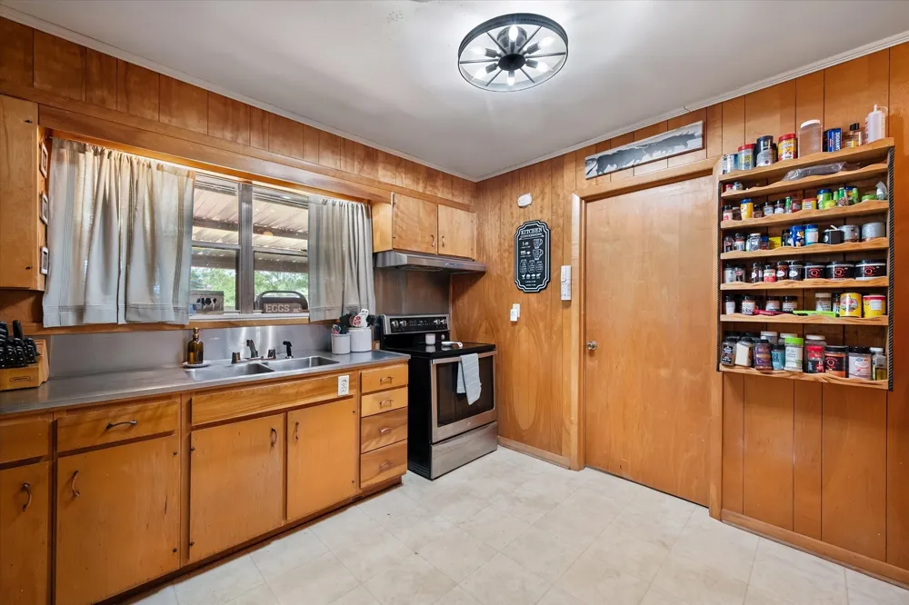 427 E Bradley Street Fairfield, TX 75840