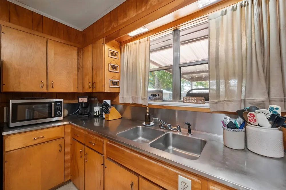 427 E Bradley Street Fairfield, TX 75840