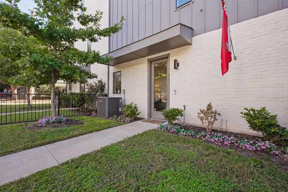 5703 Lindell Avenue #104 Dallas, TX 75206